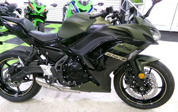 2024 Kawasaki Ninja 650 ABS Metallic Covert Green/Metallic Spar