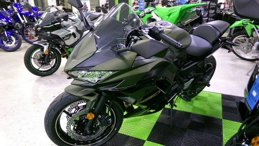 2024 Kawasaki Ninja 650 ABS Metallic Covert Green/Metallic Spar