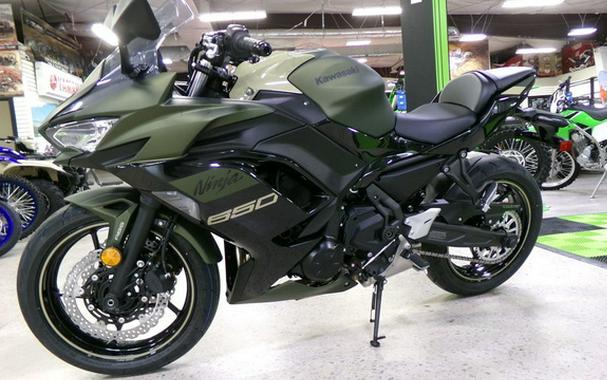 2024 Kawasaki Ninja 650 ABS Metallic Covert Green/Metallic Spar