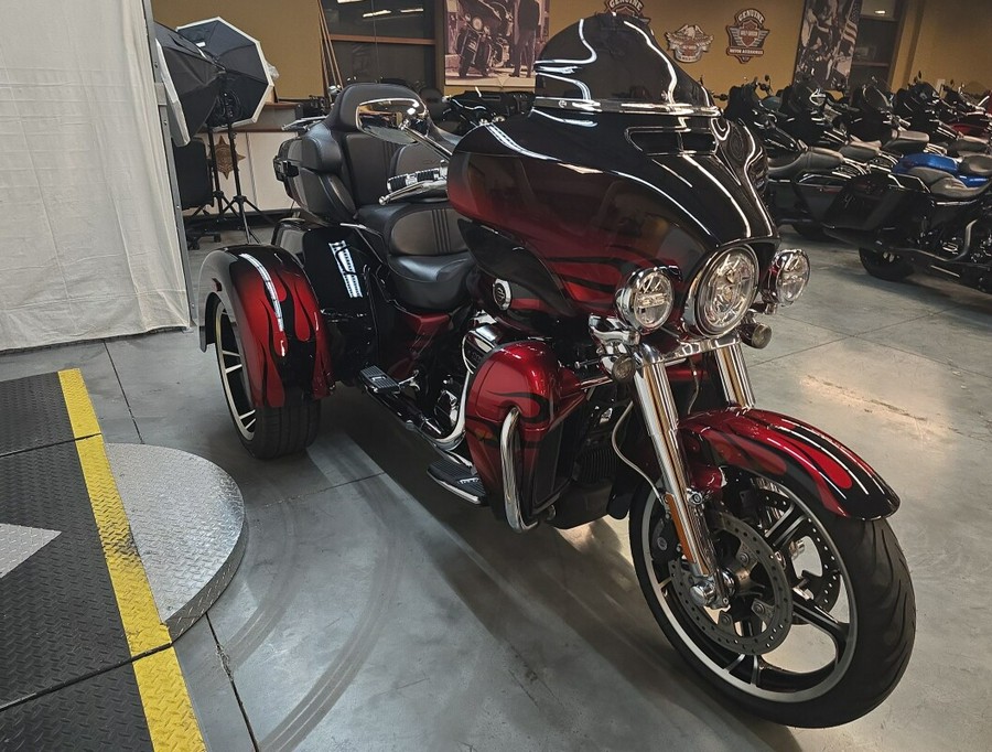 FLHTCUTGSE 2022 CVO™ Tri Glide