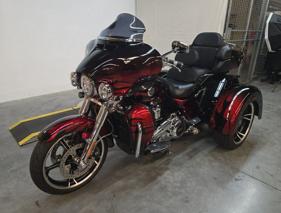 FLHTCUTGSE 2022 CVO™ Tri Glide