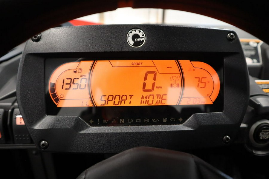 2025 Can-Am® Commander MAX XT 700