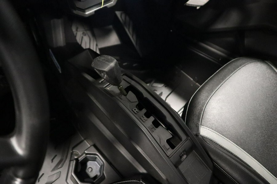 2025 Can-Am® Commander MAX XT 700