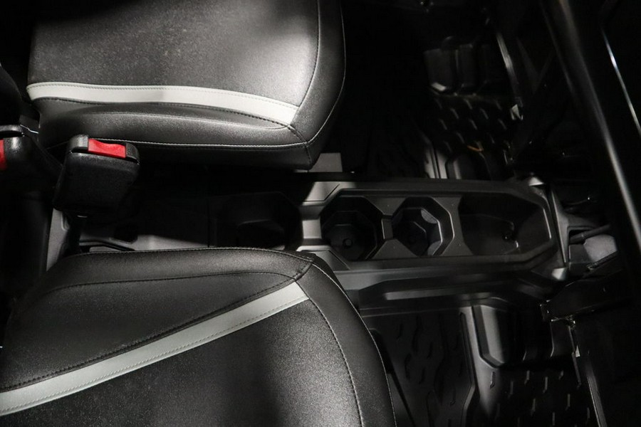 2025 Can-Am® Commander MAX XT 700