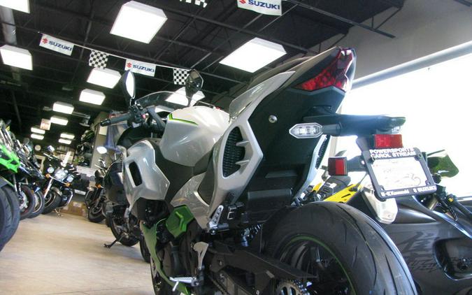 2024 Kawasaki Ninja® 7 Hybrid ABS