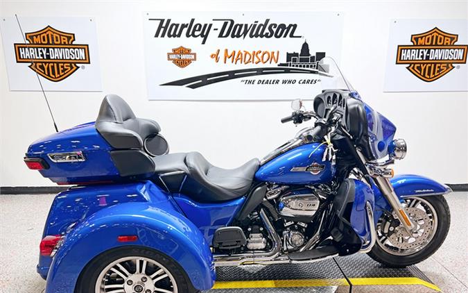 2024 Harley-Davidson Tri Glide Ultra FLHTCUTG Blue Burst