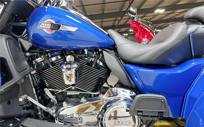 2024 Harley-Davidson Tri Glide Ultra FLHTCUTG Blue Burst