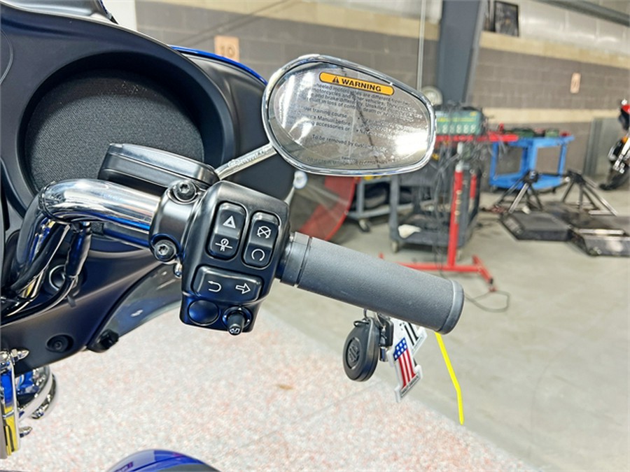 2024 Harley-Davidson Tri Glide Ultra FLHTCUTG Blue Burst