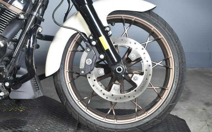 2023 Harley-Davidson Street Glide Special White Sand Pearl