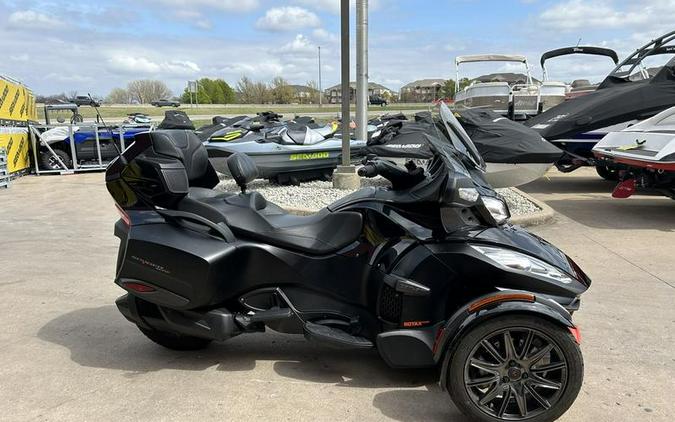 2016 Can-Am® Spyder® RT-S Special Series 6-Speed Semi-Automatic (SE6)