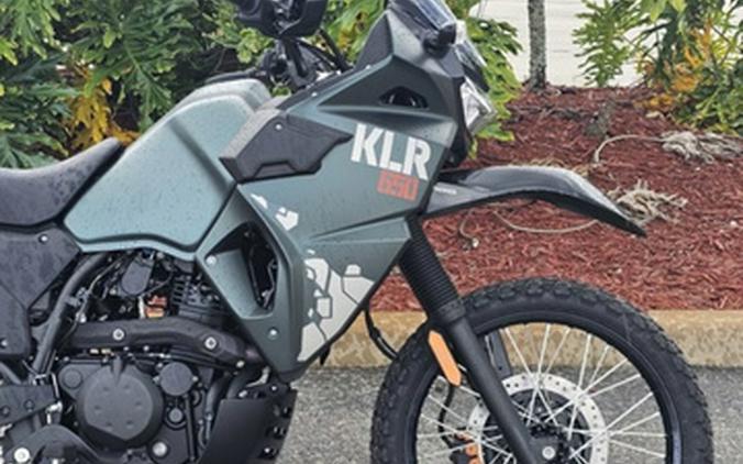 2025 Kawasaki KLR650 Metallic Matte Old School Green ABS