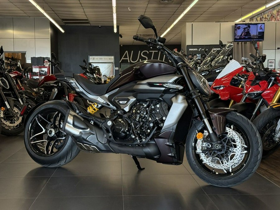 2026 Ducati Xdiavel V4 Black Lava