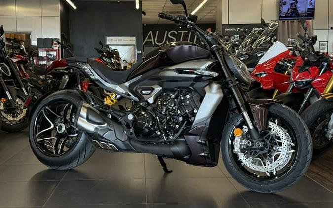 2026 Ducati Xdiavel V4 Black Lava