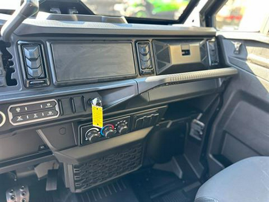 2026 Can-Am Defender MAX XT CAB HD11