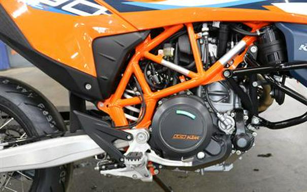 2024 KTM 690 SMC R