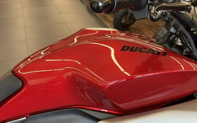 2026 Ducati Xdiavel V4 Burning Red