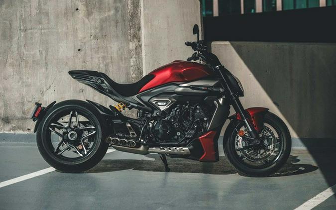 2026 Ducati Xdiavel V4 Burning Red