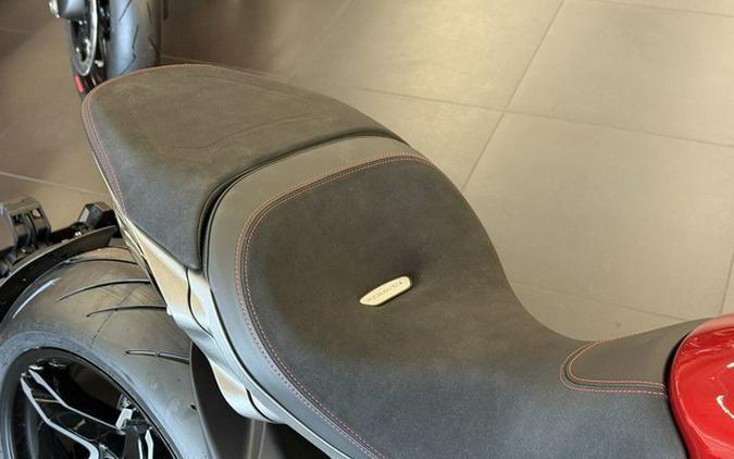 2026 Ducati Xdiavel V4 Burning Red