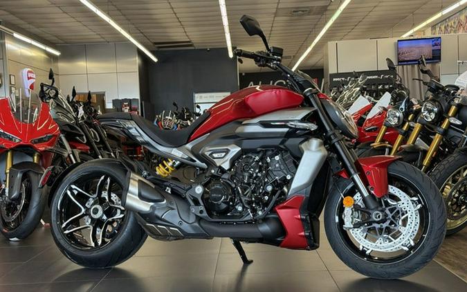 2026 Ducati Xdiavel V4 Burning Red