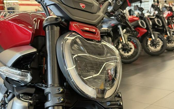 2026 Ducati Xdiavel V4 Burning Red