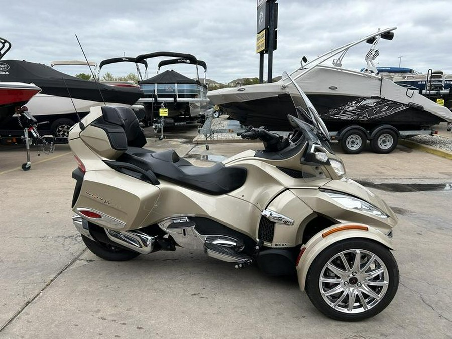 2017 Can-Am® Spyder® RT Limited 6-Speed Semi-Automatic (SE6)