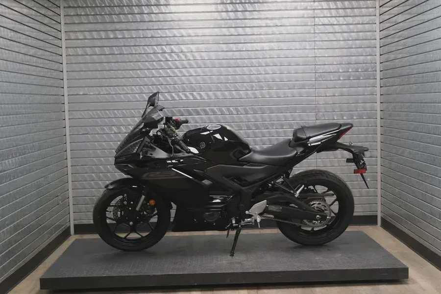 2026 YAMAHA YZFR3 ABS