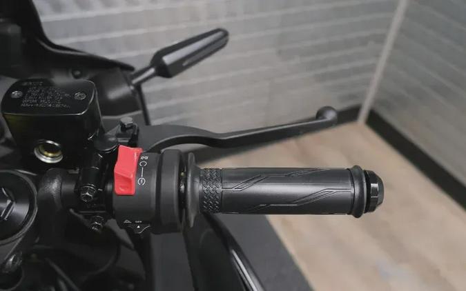 2026 YAMAHA YZFR3 ABS