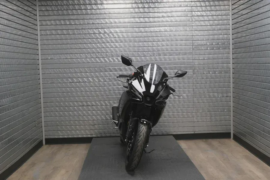 2026 YAMAHA YZFR3 ABS