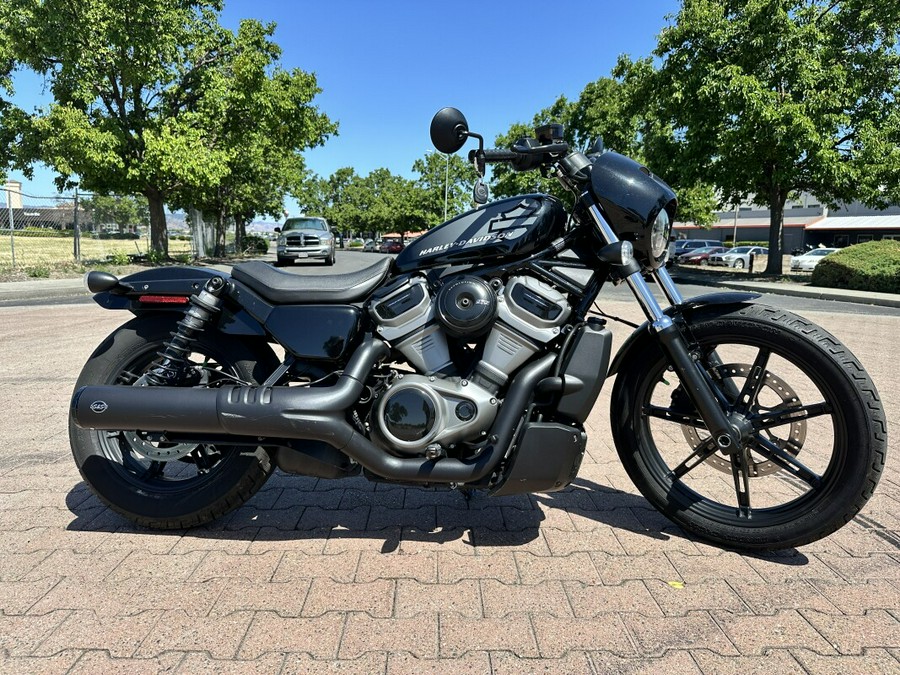 RH975 2022 Nightster