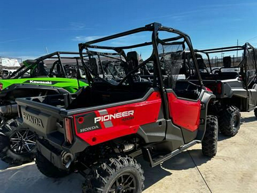 2025 Honda Pioneer 1000 Deluxe