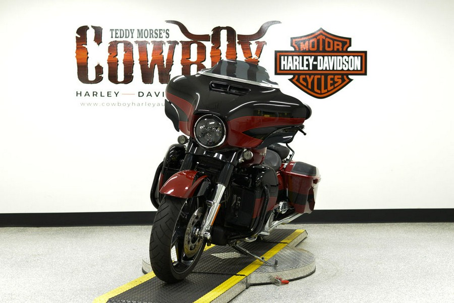 2017 Harley-Davidson® FLHXSE - CVO™ Street Glide®