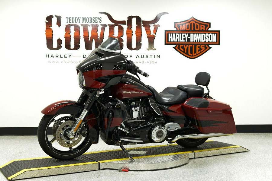 2017 Harley-Davidson® FLHXSE - CVO™ Street Glide®