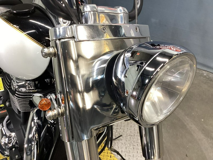 2017 Triumph Thunderbird LT ABS Crystal White / Phantom Black