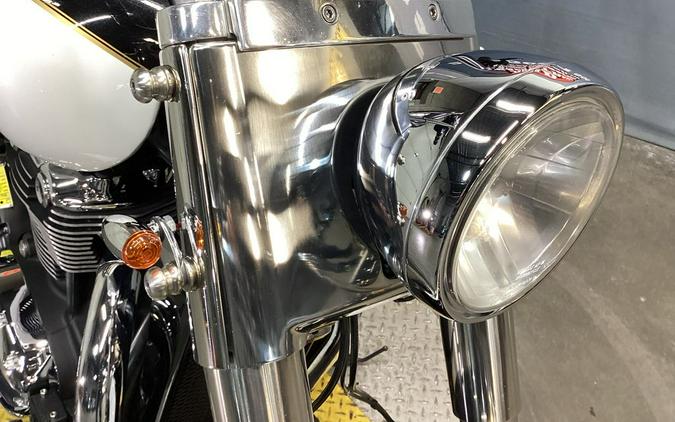 2017 Triumph Thunderbird LT ABS Crystal White / Phantom Black