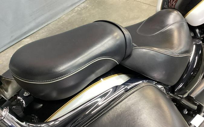 2017 Triumph Thunderbird LT ABS Crystal White / Phantom Black