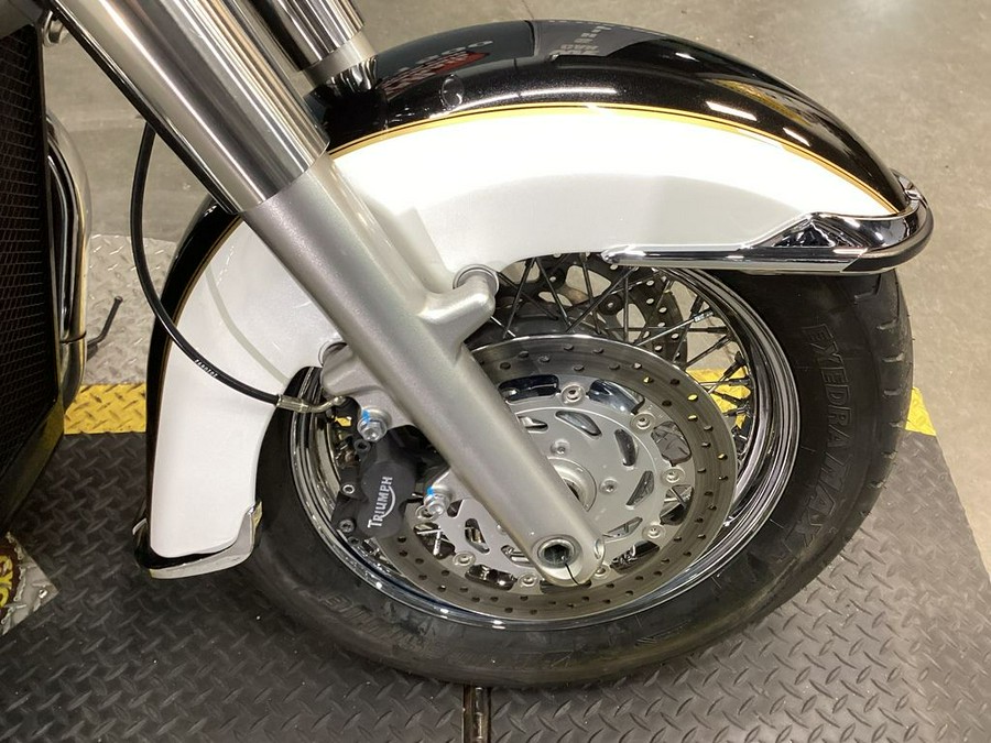 2017 Triumph Thunderbird LT ABS Crystal White / Phantom Black