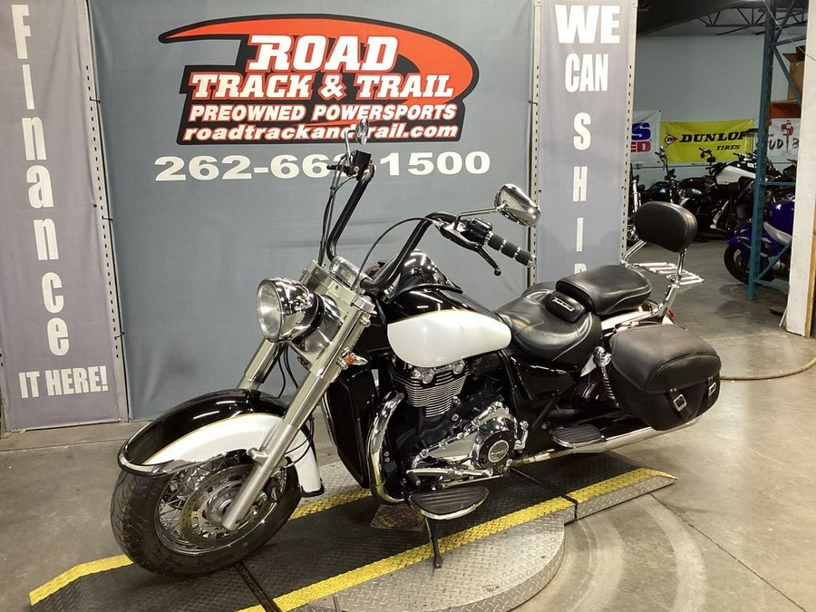 2017 Triumph Thunderbird LT ABS Crystal White / Phantom Black