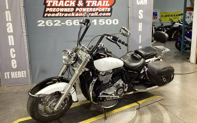 2017 Triumph Thunderbird LT ABS Crystal White / Phantom Black