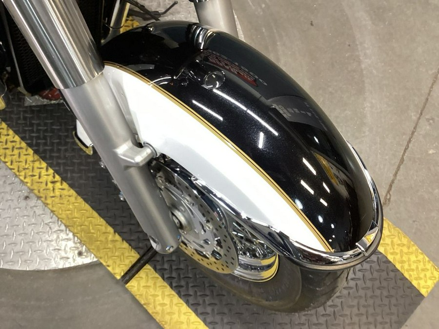 2017 Triumph Thunderbird LT ABS Crystal White / Phantom Black