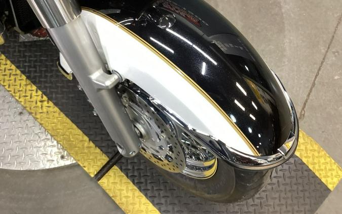 2017 Triumph Thunderbird LT ABS Crystal White / Phantom Black