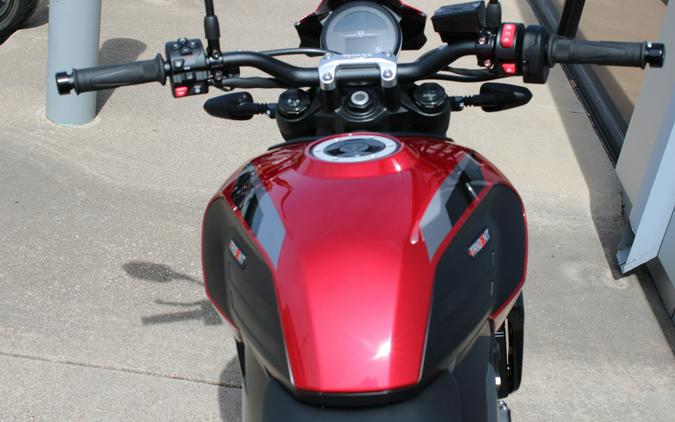 2026 Trident 800 - Triumph