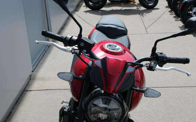 2026 Trident 800 - Triumph