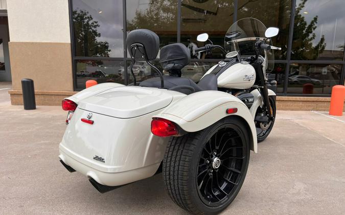 2023 Harley-Davidson® Freewheeler® White Sand Pearl Black Finish