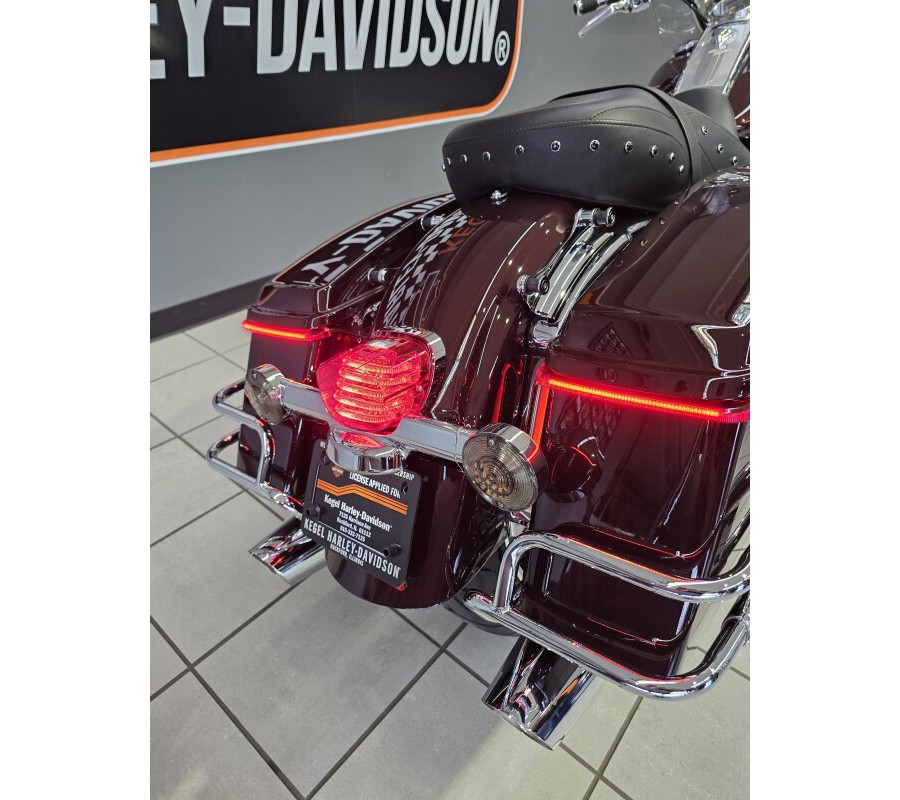 2022 Harley-Davidson Road King Midnight Crimson