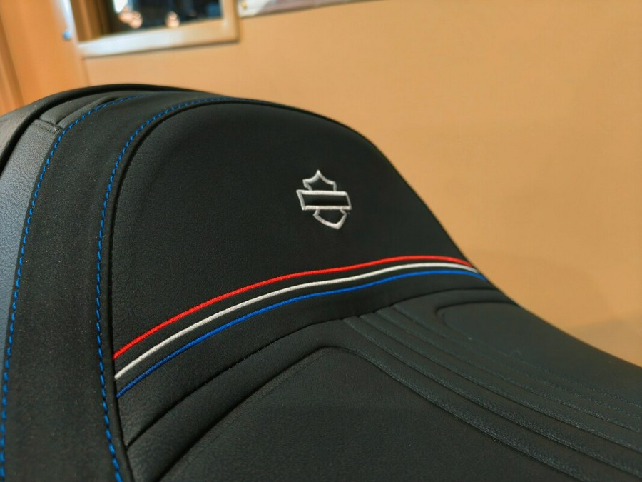 2026 Harley-Davidson® Street Glide® Midnight Ember Chrome Trim