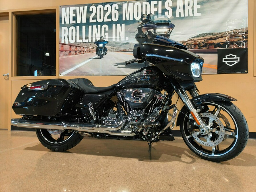 2026 Harley-Davidson® Street Glide® Midnight Ember Chrome Trim