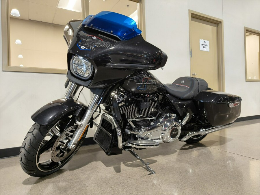2026 Harley-Davidson® Street Glide® Midnight Ember Chrome Trim