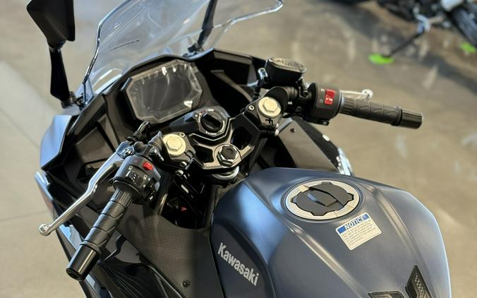 2026 Kawasaki NINJA 500 ABS Metallic Matte Twilight Blue/Candy Persimmon Red - KAA84004