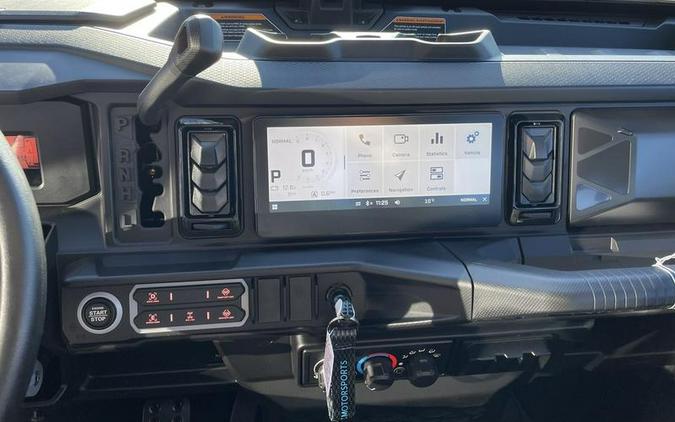 2026 Can-Am® Defender MAX XT CAB HD11 With 10.25 in.display