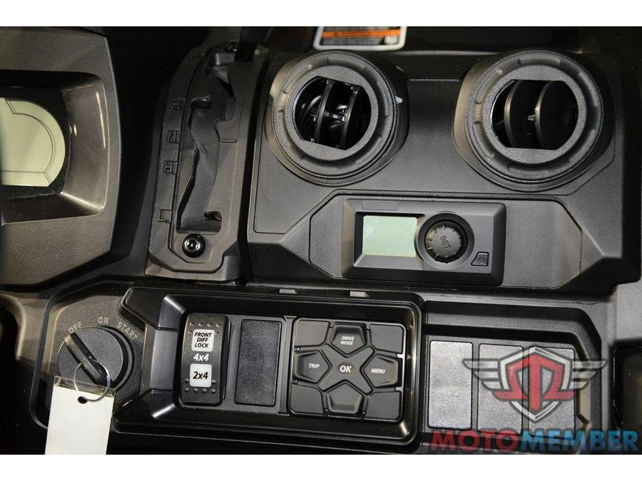 2026 Can-Am Defender 6x6 Limited HD10